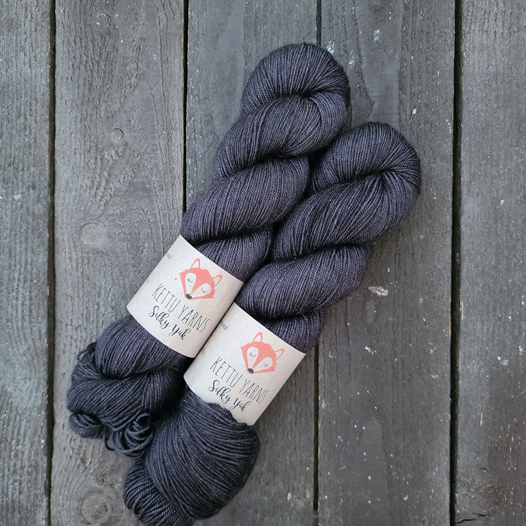 Kettu Yarns - Silky Yak - Raven - 100 g