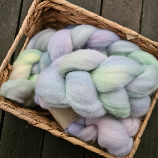 Kettu Fibres - käsinvärjätty topsi - super fine merinovilla - 110 g