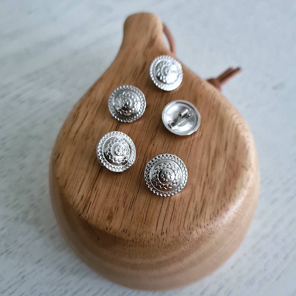 Islantilaistyylinen metallinappi - kirkas - 15 mm