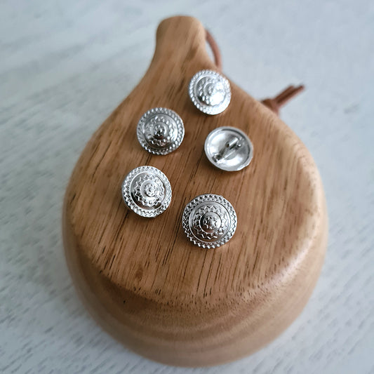 Islantilaistyylinen metallinappi - kirkas - 15 mm