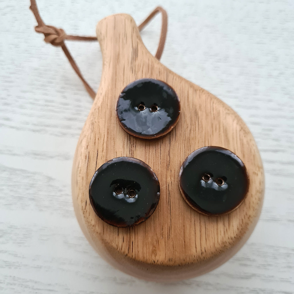 Coconut button - coffee - 28 mm