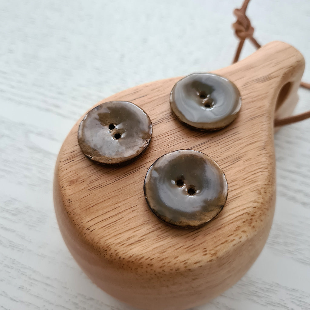Coconut button - olive - 28 mm