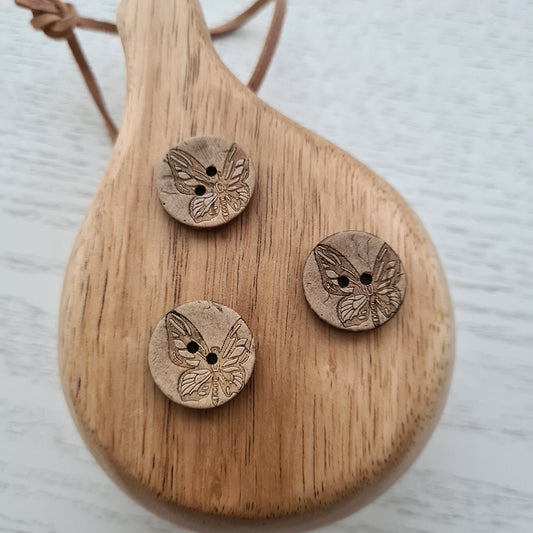 Coconut button - butterfly - 20 mm