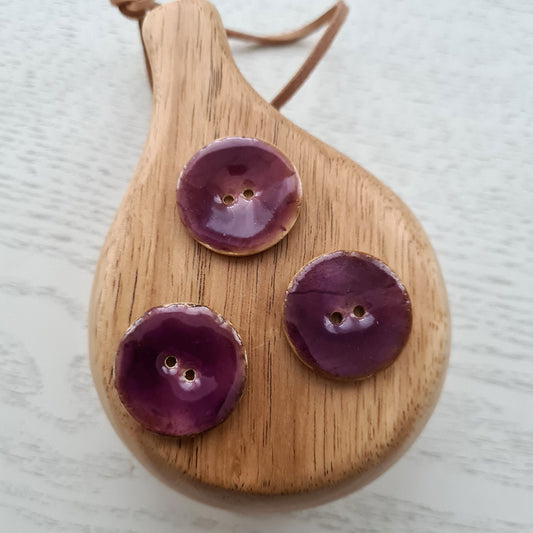 Coconut button - grape - 28 mm