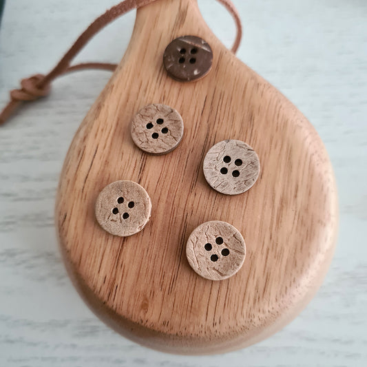 Coconut button - light - 15 mm