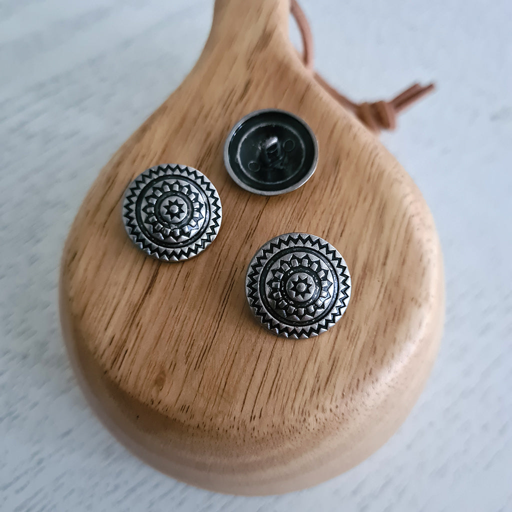 Icelandic style metal button - dark silver - 20 mm