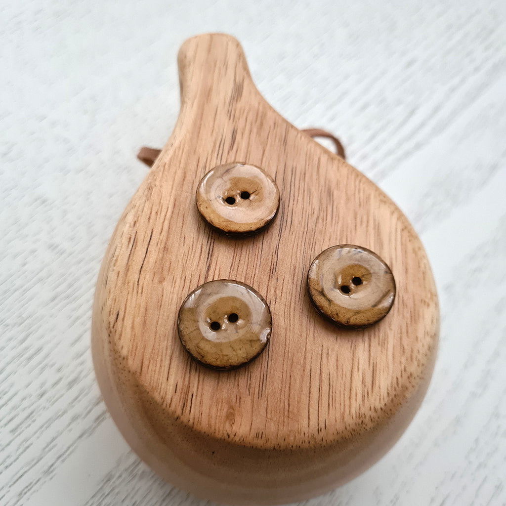 Coconut button - sand - 20 mm