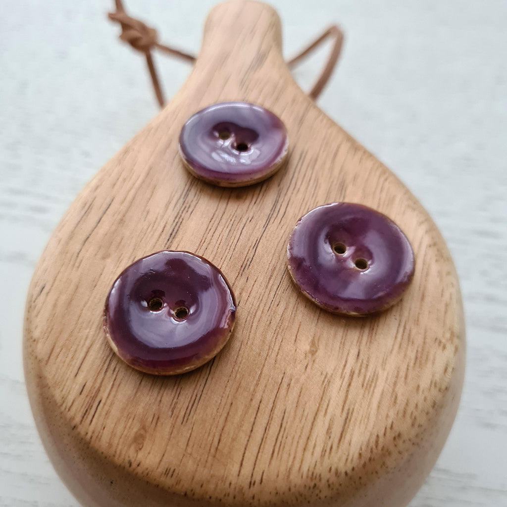 Coconut button - grape - 22 mm