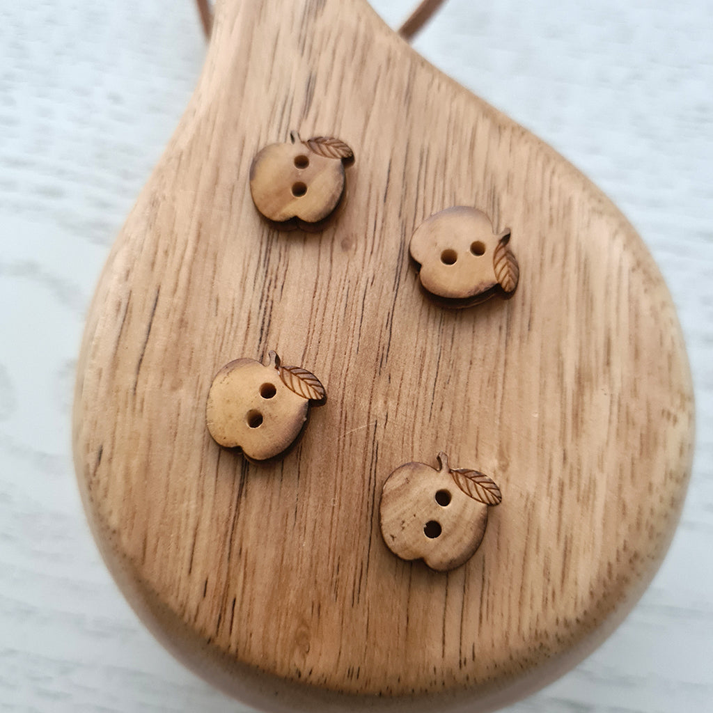 Wooden button - Apple - 13 mm